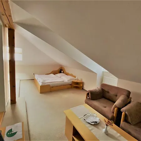 Zamecek Na Celadne 3*